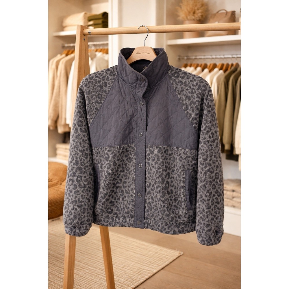 Abercrombie Fitch Leopard Fleece Cheetah Jacket Women M Gray Quilted Super Cozy - Picture 2 of 15